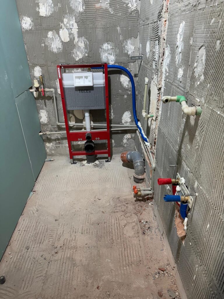 Montaż stelaży podtynkowych, instalacja wodno kanalizacyjna w domu