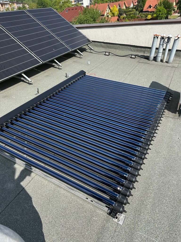 montaż dolarów, montaż paneli solarnych w domu